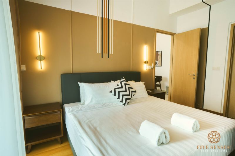 Deluxe Queen Suite